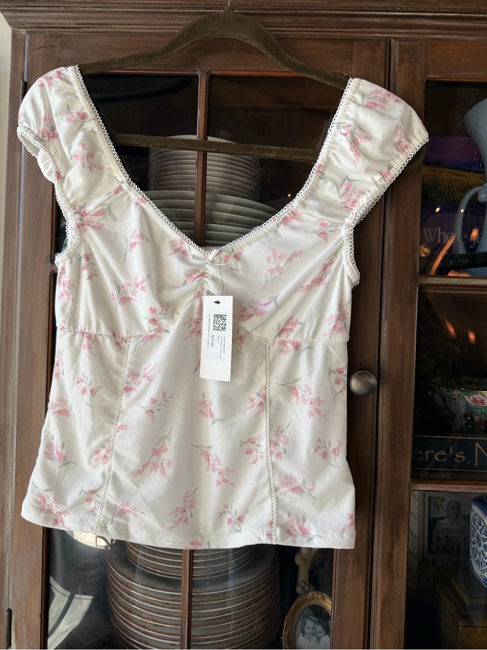 NWT Glassons White Cream Floral Cap Sleeve Top